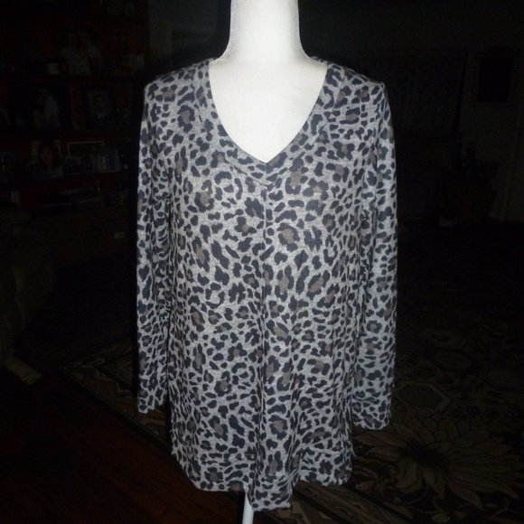 Super soft Ellen Tracy NWOT Leopard Print V Neck Sweater M - Picture 1 of 10